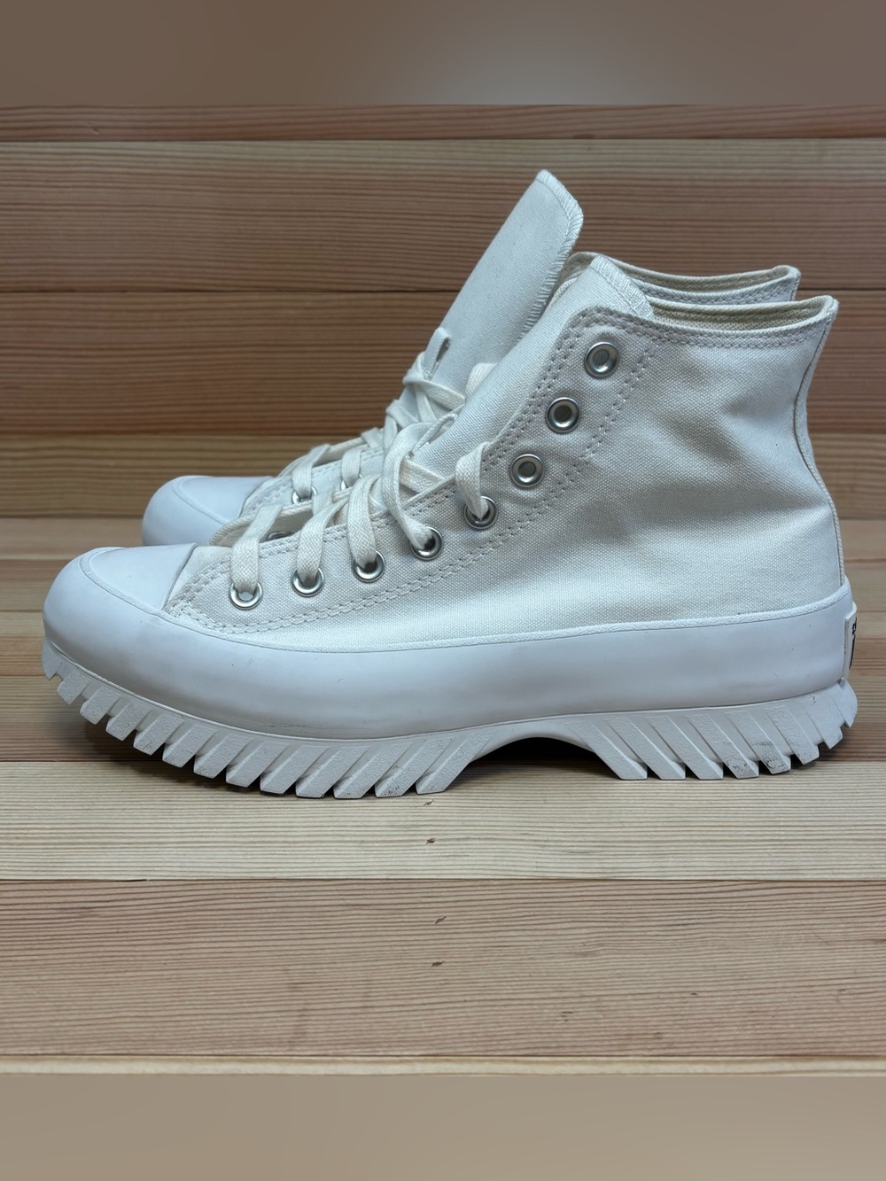 Converseβ CTAS Lugged 2.0 White Men's 8/Women's 10 A00871C Chuck Taylor